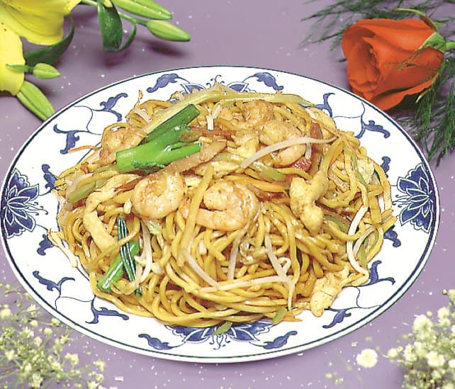 Golden Wok House Special Lo Mein with vegetables